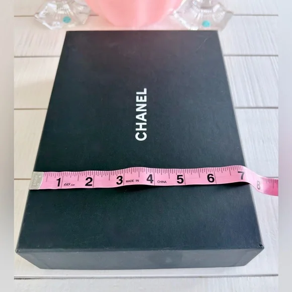 Chanel Box, Dust Bag,
Camellia Flower, Ribbon - Picture 7 of 9